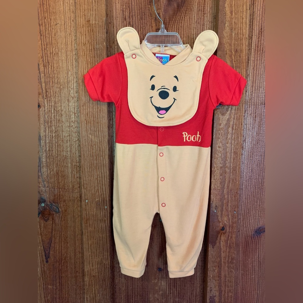Vintage Winnie the Pooh Infant Footless Onsie Bib Size Medium 12-18 Pounds